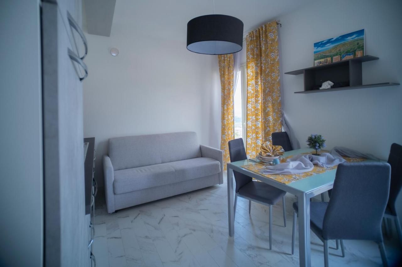 Villa Nebros Di Baia Nebrodi Residence SantʼAgata di Militello エクステリア 写真