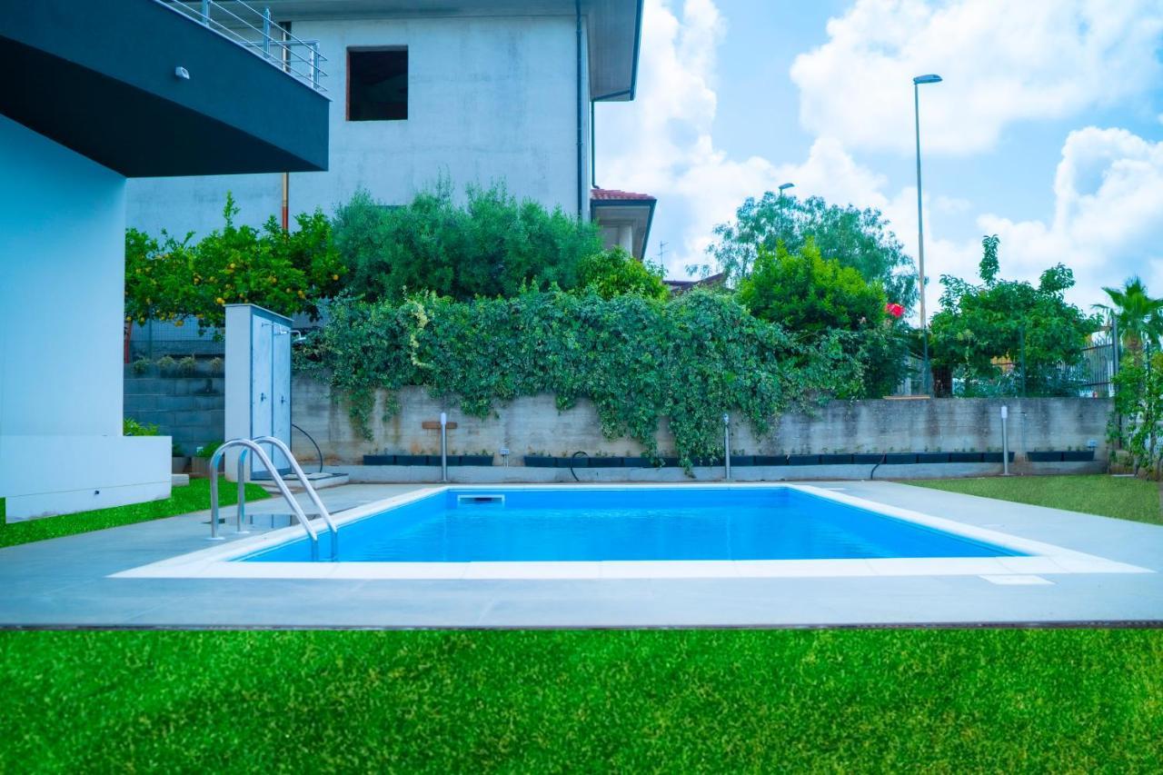 Villa Nebros Di Baia Nebrodi Residence SantʼAgata di Militello エクステリア 写真