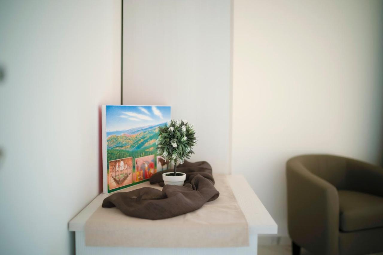 Villa Nebros Di Baia Nebrodi Residence SantʼAgata di Militello エクステリア 写真