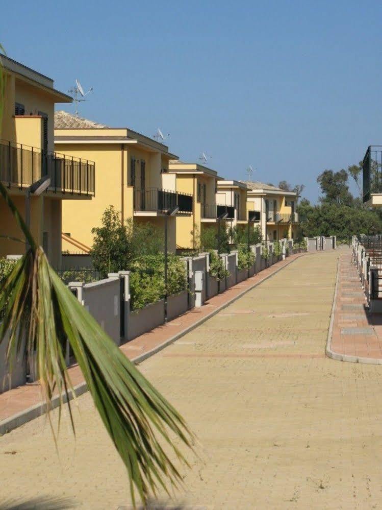 Villa Nebros Di Baia Nebrodi Residence SantʼAgata di Militello エクステリア 写真
