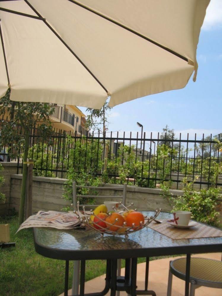 Villa Nebros Di Baia Nebrodi Residence SantʼAgata di Militello エクステリア 写真